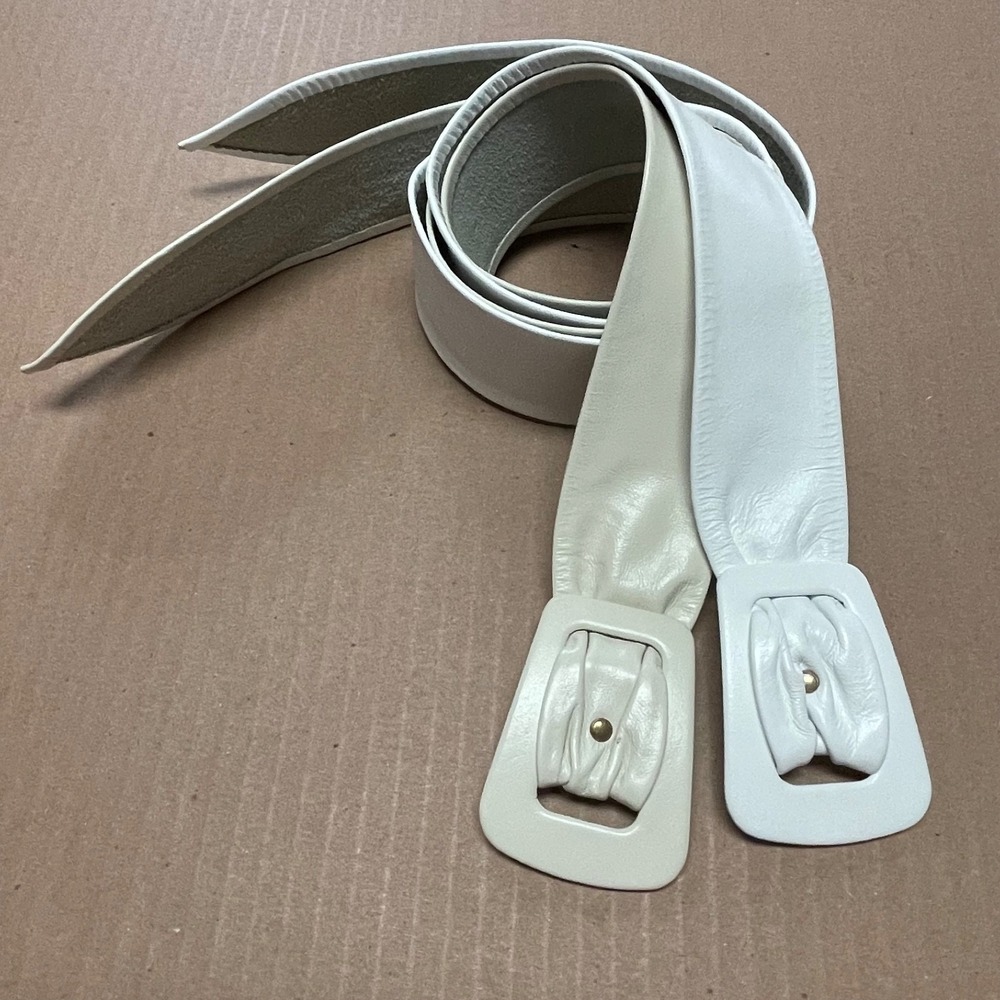 Astor Women's Belts Lot of 2 White & Off-White Leather‎ D-Ring Pull Through